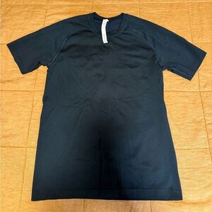 2x Lulu Lemon Men's T Shirts